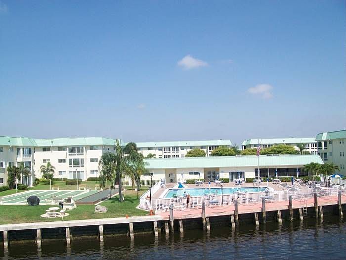 POOL & CLUBHOUSE