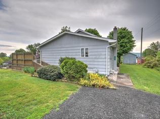 125 Locust St, Mt Carmel, TN 37645