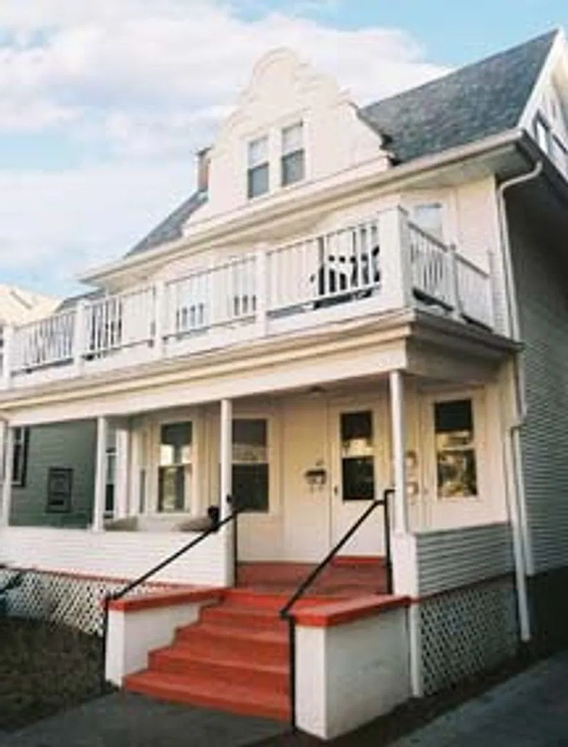 137 W. Gilman Street — Photo 1