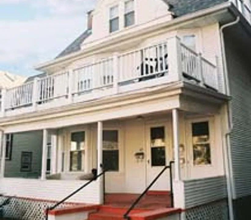137-139 W Gilman St