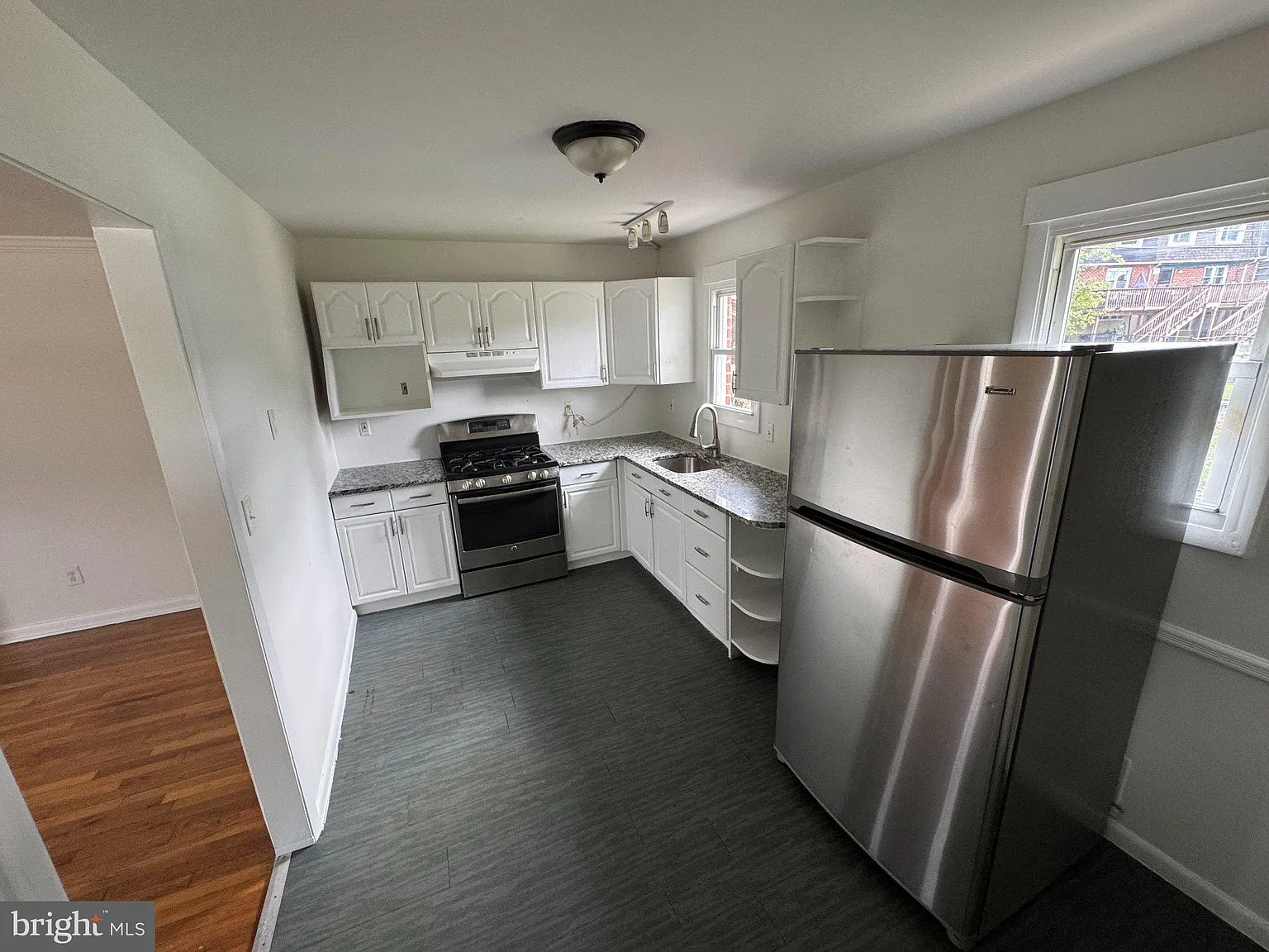 3 bed, 2.0 bath, 1534 sqft, $2,300 — Photo 4