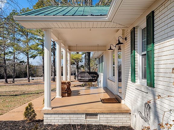 3rd image of 912 Old Columbia Rd