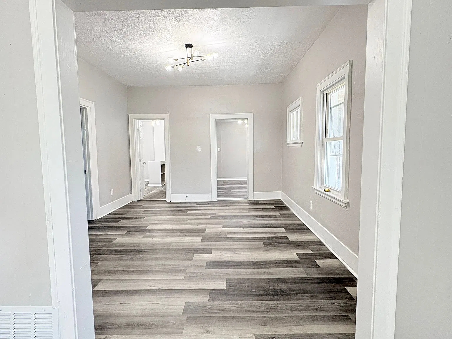 3 bed, 1030 sqft, $1,250 — Photo 2