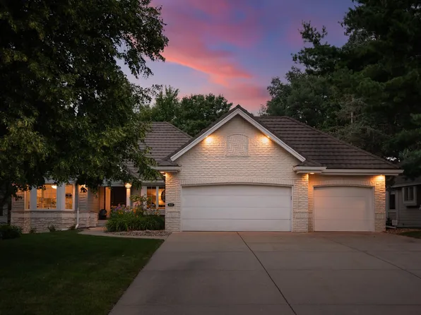 10421 Shelter Grv, Eden Prairie, MN 55347