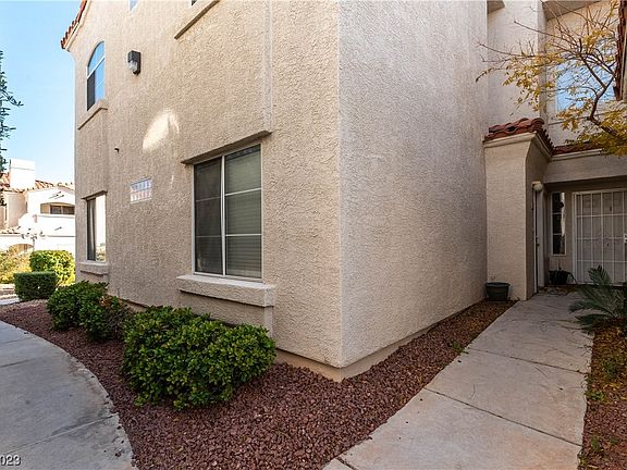 2nd image of 1610 Davilla St Unit 204