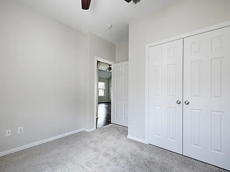 1404 Carriage Ln — Photo 19