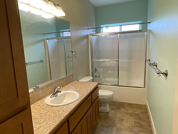 4th image of 617 NE Brookstone Dr