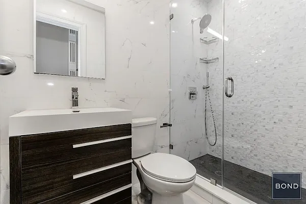 Rented by Bond New York | media 8