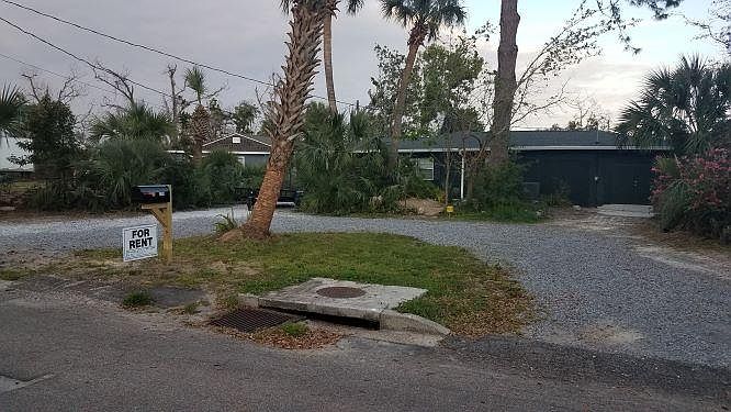 Front of House, with circle drive