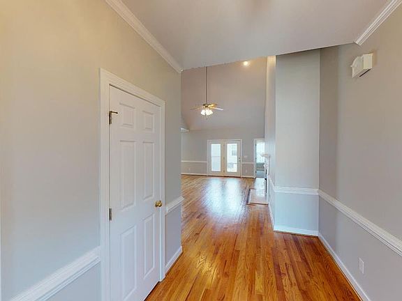 4th image of 301 Commonsgate Dr