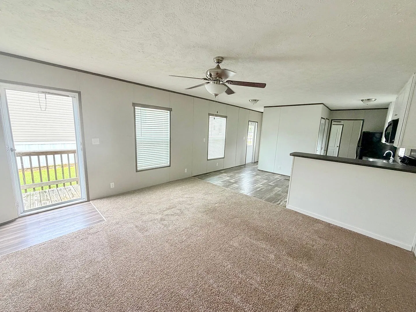3 bed, 1056 sqft, $1,169 — Photo 4