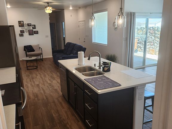 3rd image of 3098 Gladstone St