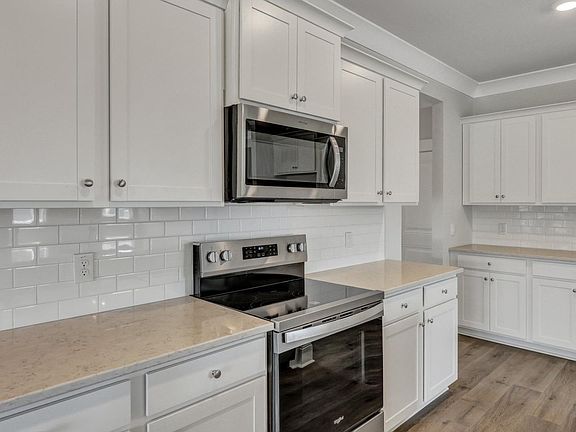 3rd image of 262 Livingston Woods Dr
