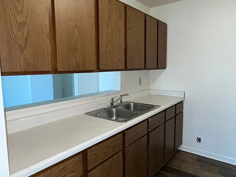 3010 W Omaha St — Photo 9