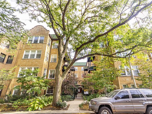 2nd image of 7621 N Greenview Ave APT 2C