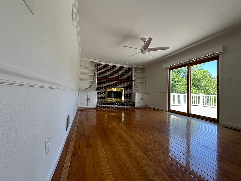 2335 Elderberry Ln — Photo 9