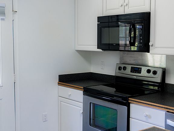 3rd image of 825 Cove Point Rd