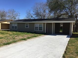 1012 E Huntington St, Beeville, TX 78102