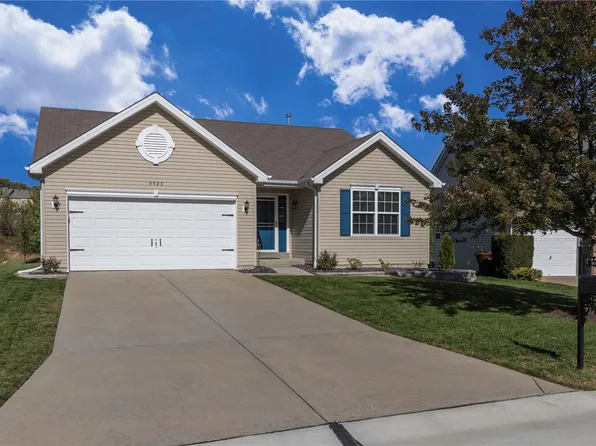 5523 Norgate Ct, Saint Charles, MO 63304