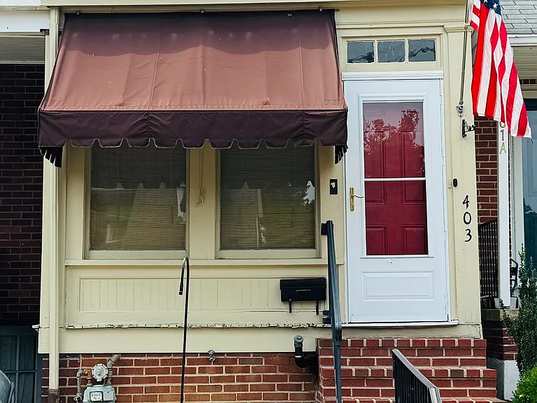 403 S Sycamore St — Photo 2