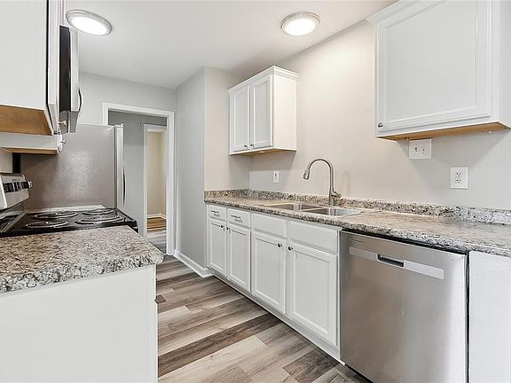 5th image of 66 Thornton Dr