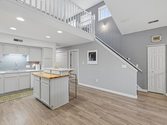 2nd image of 5451 Congress Ave