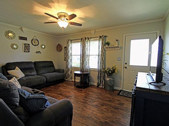 3rd image of 4001 Hawthorne Dr