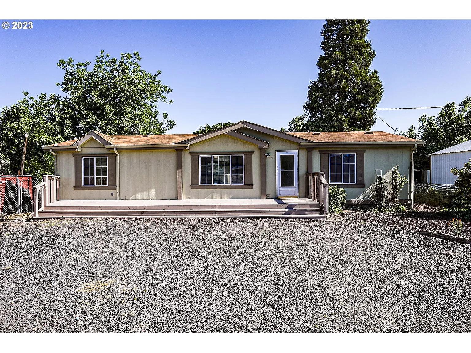 845 Floral Ct photo 1