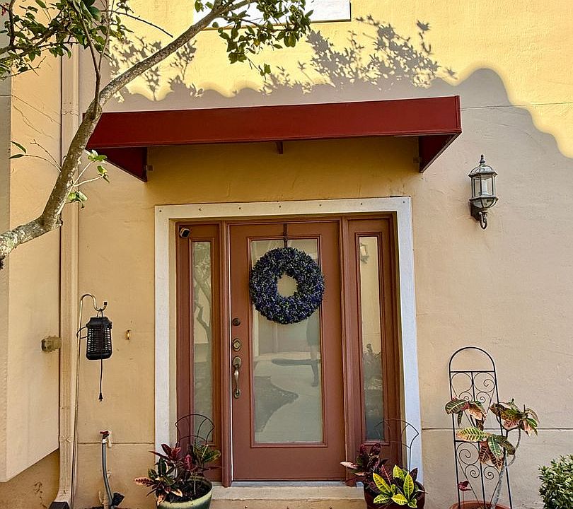 1st image of 281 Valencia Cir