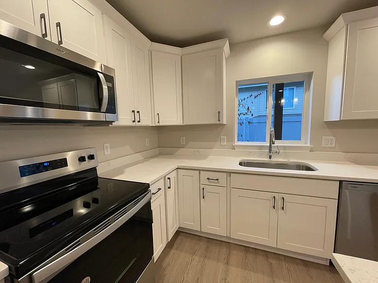 1030 Finch Ln #H — Photo 6