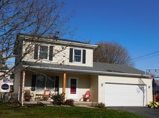 9 W Pine Ave, Cortland, IL 60112