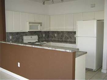 5th image of 17019 SW 39th St