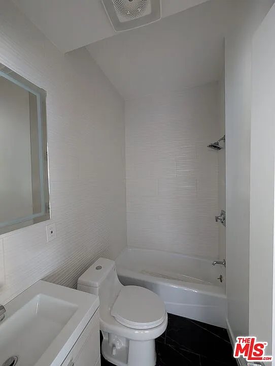 1 bed, 1.0 bath, 5852 sqft, $2,650 — Photo 4