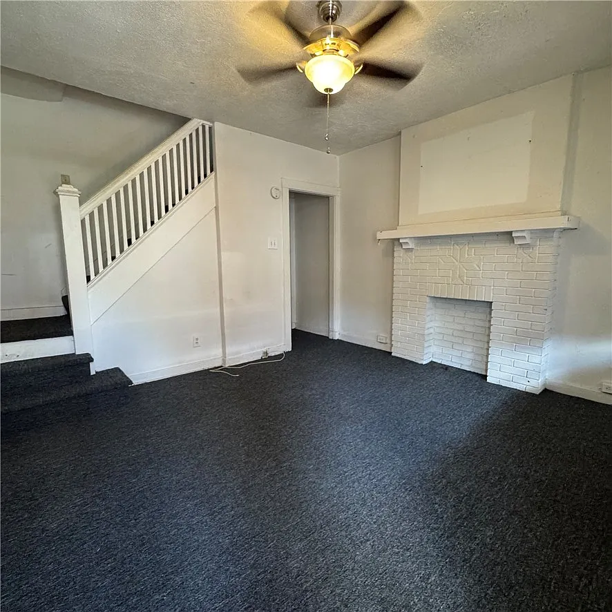 3 bed, 1135 sqft, $3,100 — Photo 3