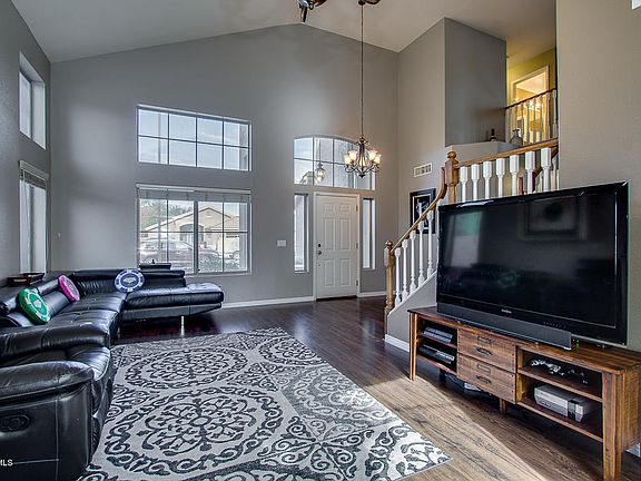 3rd image of 1011 E Jasper Dr