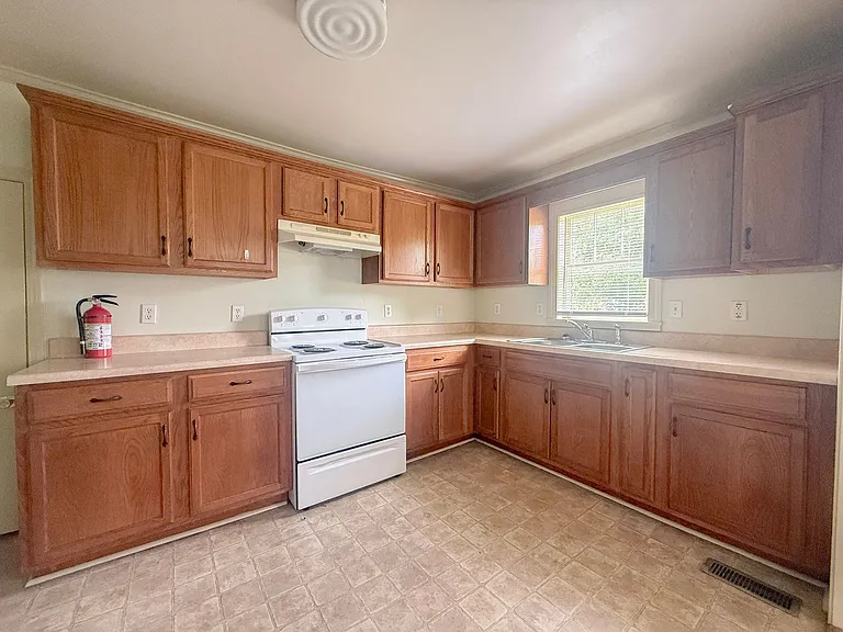 435 Lusk Ave — Photo 8