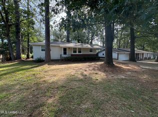 3016 Charleston Dr, Jackson, MS 39212