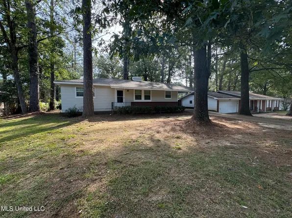 3016 Charleston Dr, Jackson, MS 39212