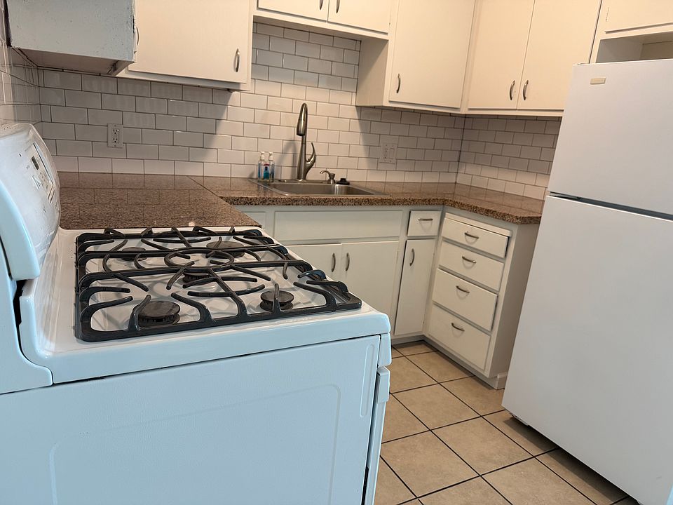 Kitchen (2BR)