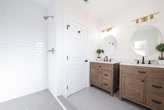 5th image of 4279 Walton Ave #1