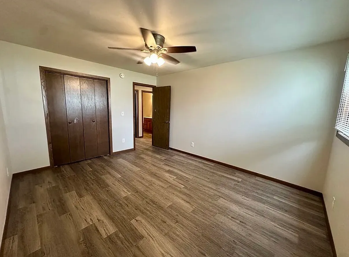 2 bed, 900 sqft, $1,000 — Photo 4