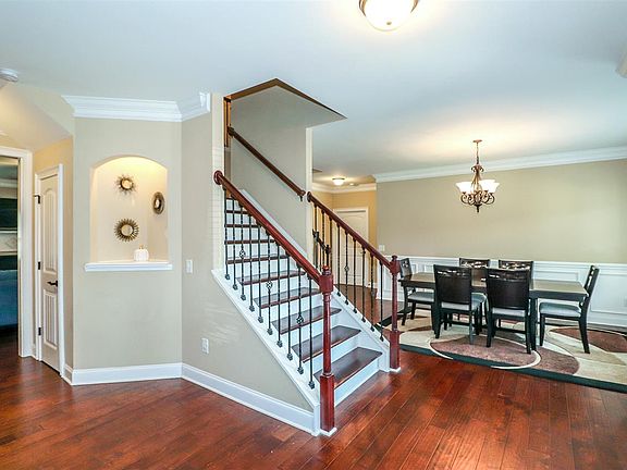 5th image of 217 Black Hawke Ln