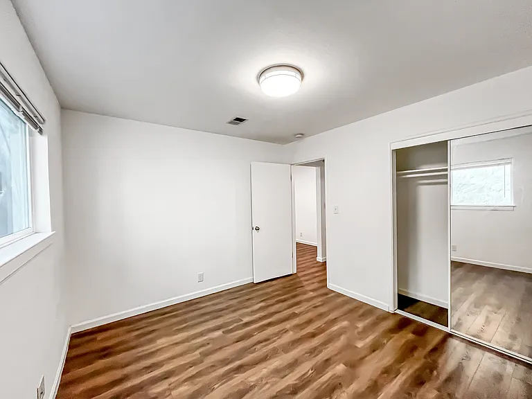 1644 Oxford St #8 — Photo 10
