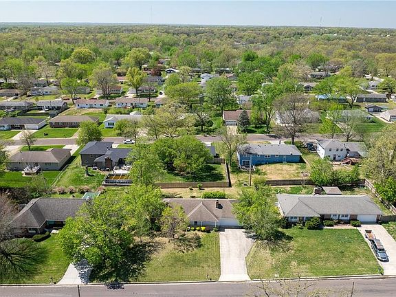 5th image of 1800 Country Club Dr