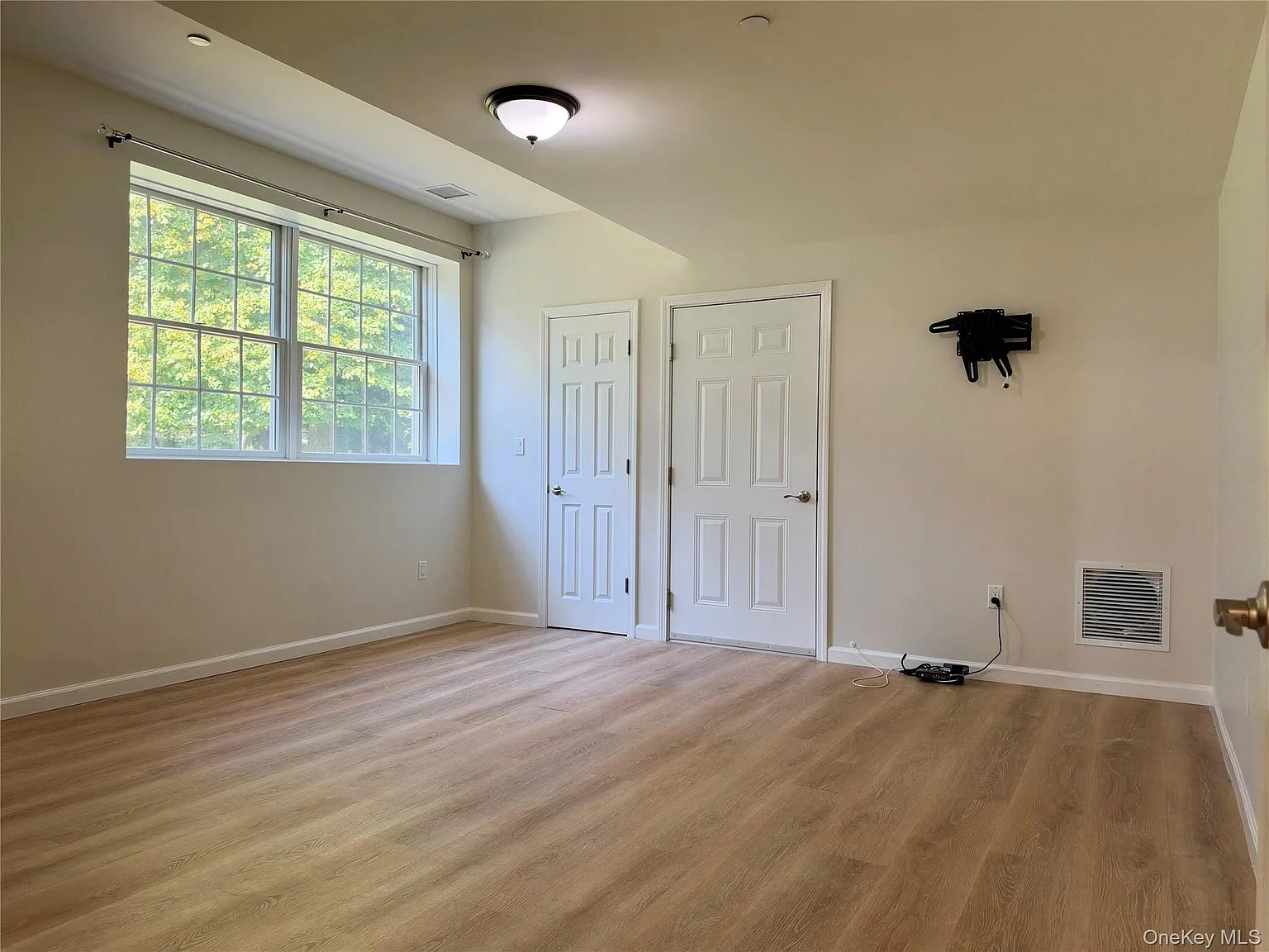 2 bed, 1.0 bath, 1100 sqft, $3,500 — Photo 4