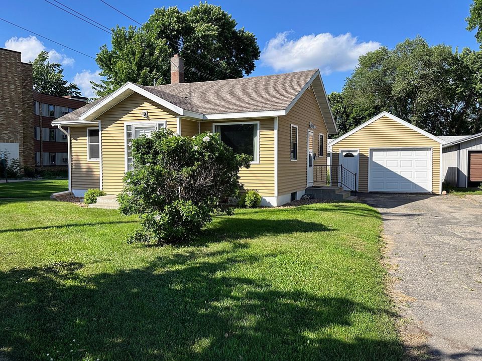 1st image of 223 3rd St SE
