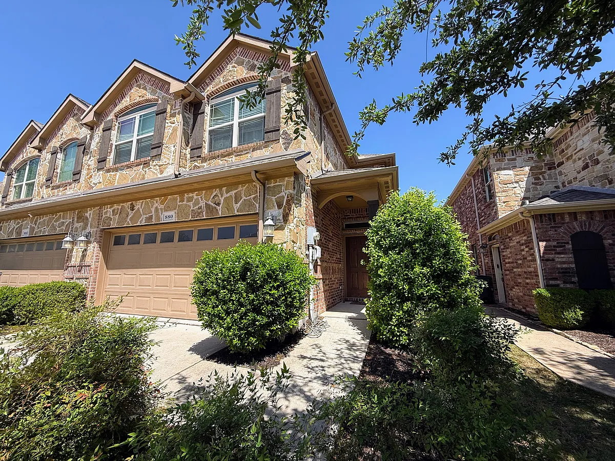 Building Photo - 880 Merino Dr