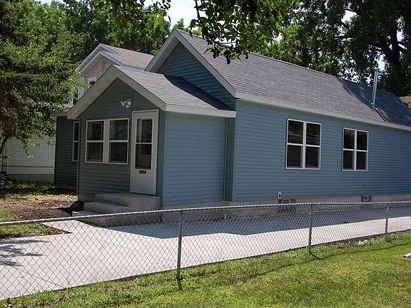 2nd image of 1624 Bush Ave