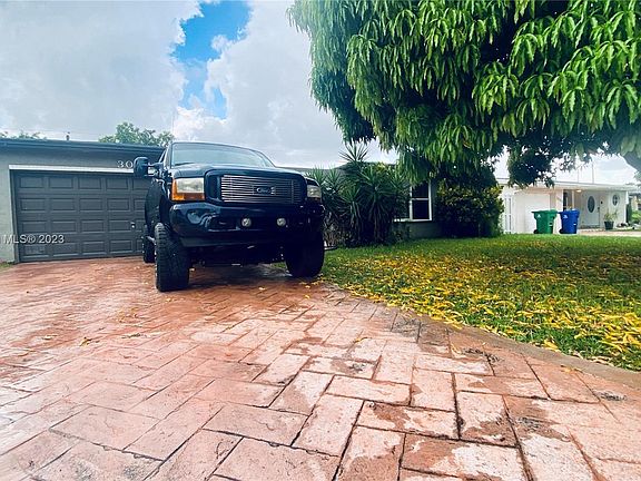 2nd image of 3004 Dolphin Dr