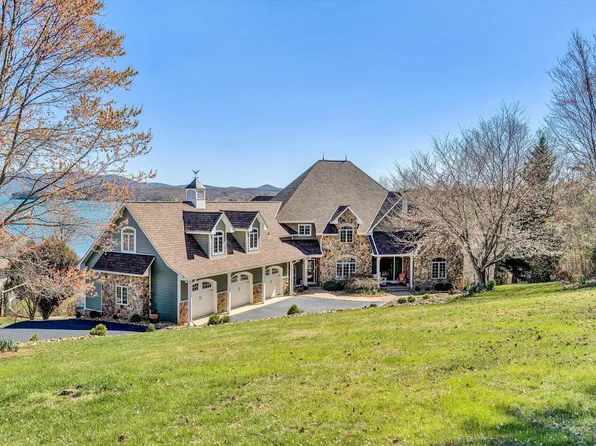 77 Pacific Ave, Moneta, VA 24121